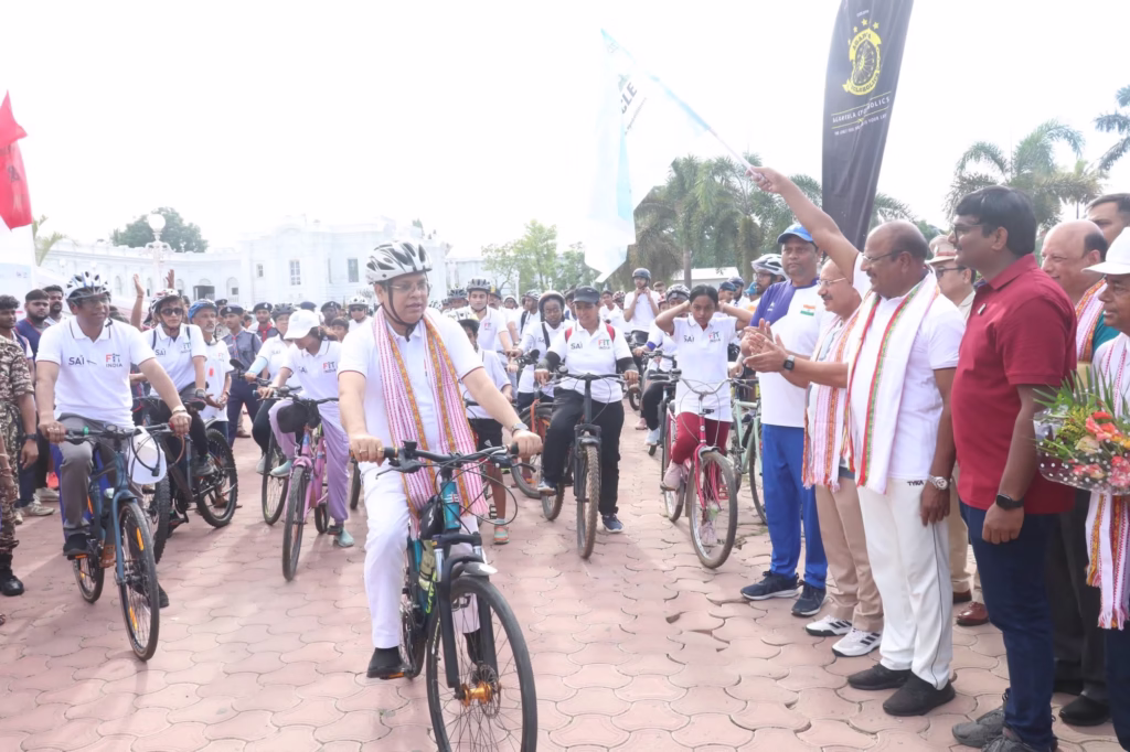 “Sundays on Cycle” Event Flagged Off by Governor to Promote Fitness and a Pollution-Free Future 2 img 6139 1