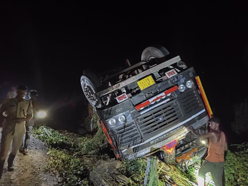 Tripura: Rubber-Laden Vehicle Overturns in Chamalchhara, No Casualties Reported 2 img 1185 1