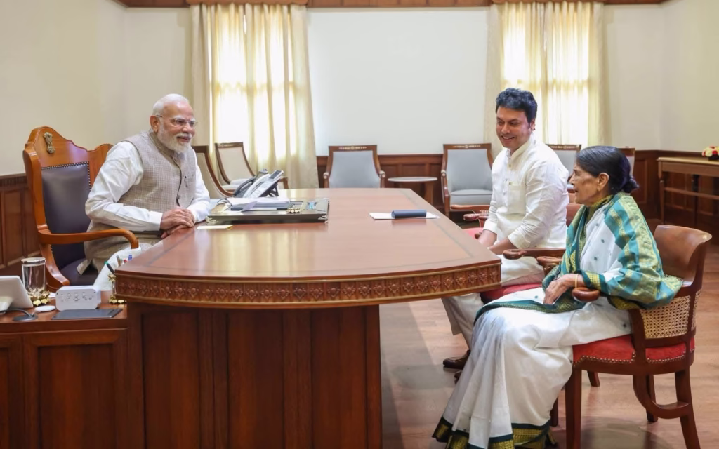 PM Modi Meets MP Biplab Deb and His Mother; Former Tripura CM Calls It a ‘Proud and Memorable Moment’ 3 img 1564
