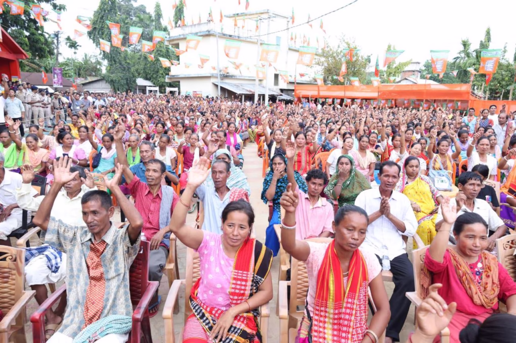 CM welcomes 610 voters from 200 families in BJP 2 542751315 1305042454741723 7082527223319343055 n