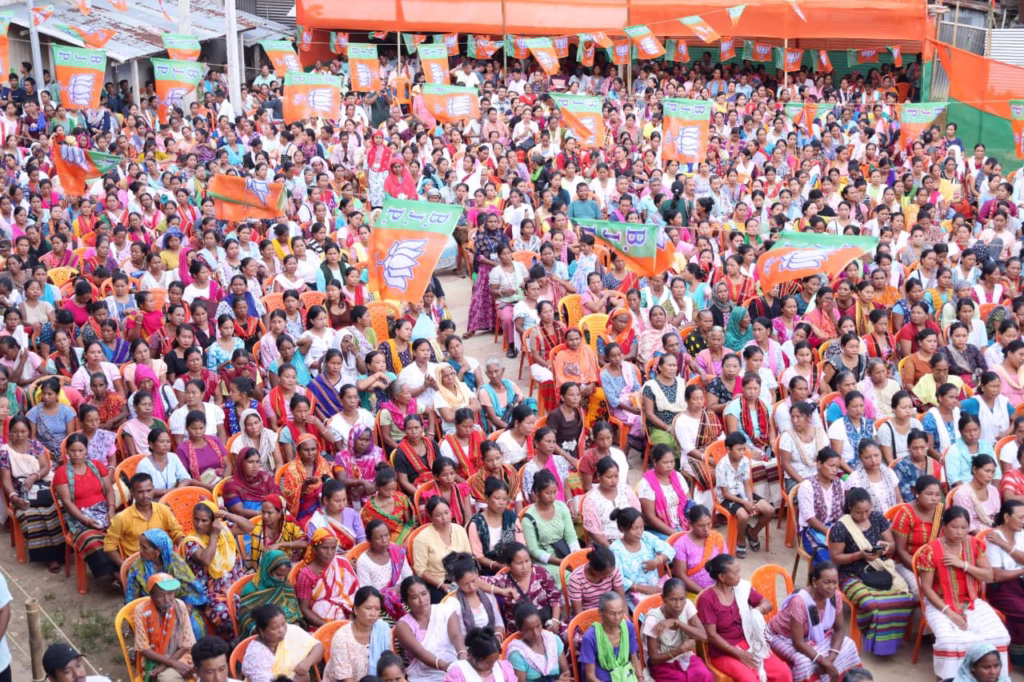 CM welcomes 610 voters from 200 families in BJP 3 WhatsApp Image 2025 09 02 at 8.25.12 PM
