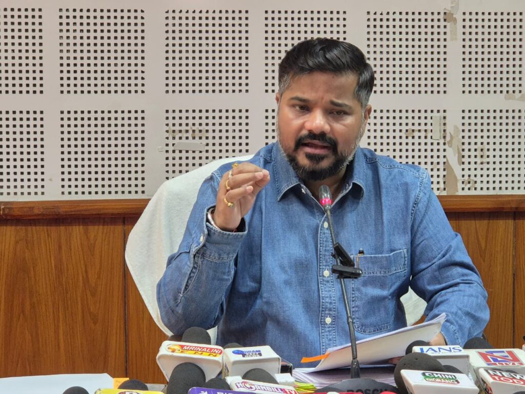 7226b1ca db7e 4d14 a201 a6083480cf6f