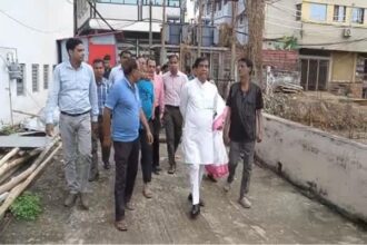 amc to begin renovation of madhyapara pond mayor inspects site