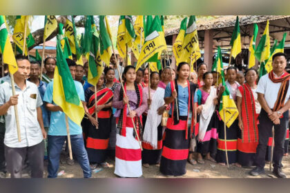 ipft steps up campaign minister attends meeting