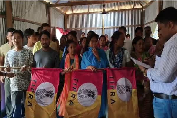 33 voters quit bjp to join tipra motha mos brishaketu debbarma welcomes new entrants