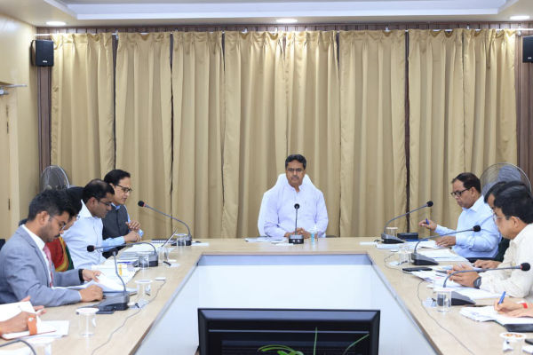 cm emphasizes timely completion quality of welfare projects
