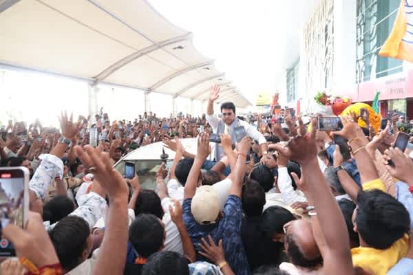 tmc is a gone case biplab kumar deb returns to agartala amid jubilant celebrations after bjps bengal triumph