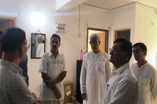 former cm visits ramnagar blast site meets bereaved family