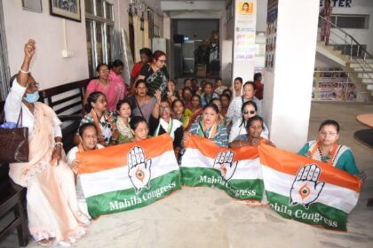 tripura mahila cong stages protest at womens commission