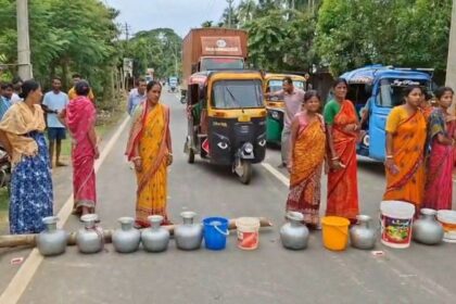 women block sonamura–belonia road over drinking water crisis