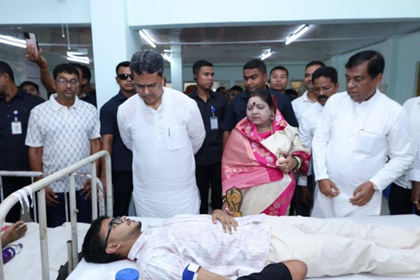 tripura cm reaffirms sabka saath sabka vikas at hawkers corner blood donation event