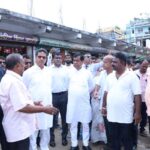 cm inspects maharajganj fish market emphasizes cleanliness