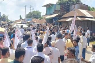 convoy of former cm manik sarkar allegedly attacked in bamutia cpim blames bjp backed miscreants