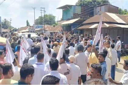 convoy of former cm manik sarkar allegedly attacked in bamutia cpim blames bjp backed miscreants