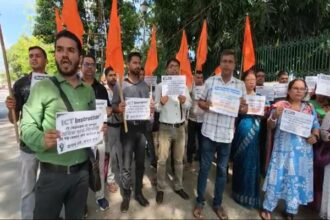 school computer teachers demand minimum wages warn of district wide agitation mass resignation
