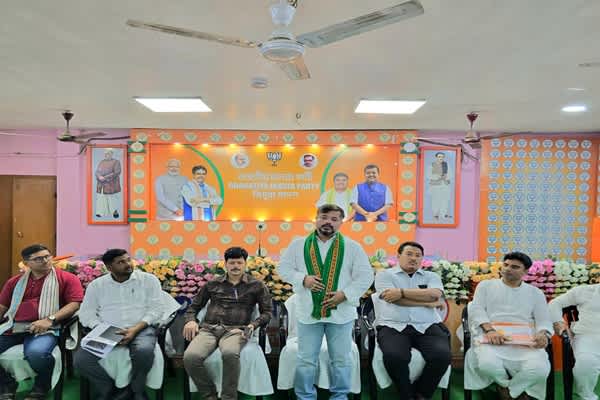 sushanta announces nationwide seva jyoti yatra and viksit bharat sankalp yatra to be held across tripura on october 7